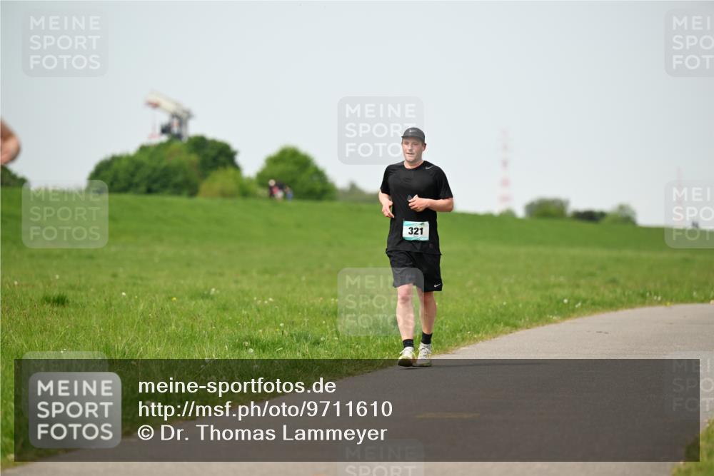10.05.2026 - 8. Wedeler Halbmarathon Dr. Thomas Lammeyer http://msf.ph/oto/9711610 10.05.2026 12:06:45 Laufen 321 meine-sportfotos.de