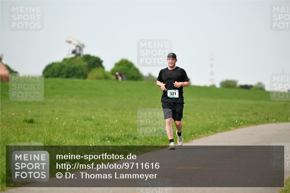 10.05.2026 - 8. Wedeler Halbmarathon Dr. Thomas Lammeyer http://msf.ph/oto/9711616 10.05.2026 12:06:45 Laufen 321 meine-sportfotos.de