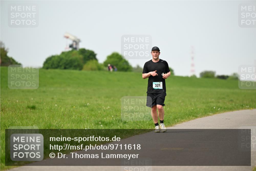 10.05.2026 - 8. Wedeler Halbmarathon Dr. Thomas Lammeyer http://msf.ph/oto/9711618 10.05.2026 12:06:46 Laufen 321 meine-sportfotos.de