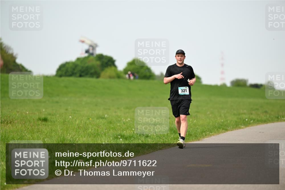 10.05.2026 - 8. Wedeler Halbmarathon Dr. Thomas Lammeyer http://msf.ph/oto/9711622 10.05.2026 12:06:46 Laufen 321 meine-sportfotos.de