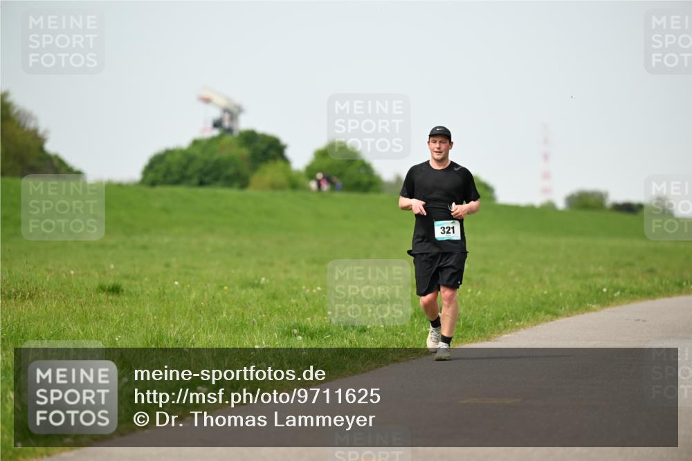 10.05.2026 - 8. Wedeler Halbmarathon Dr. Thomas Lammeyer http://msf.ph/oto/9711625 10.05.2026 12:06:46 Laufen 321 meine-sportfotos.de