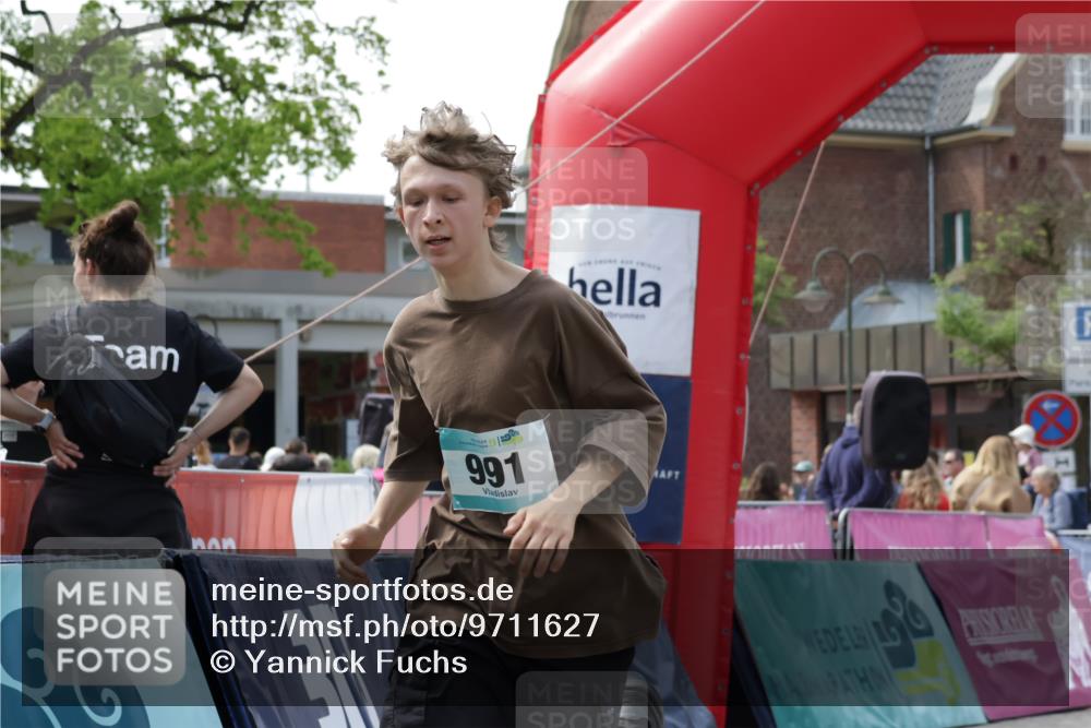 10.05.2026 - 8. Wedeler Halbmarathon Yannick Fuchs http://msf.ph/oto/9711627 10.05.2026 11:24:04 Ziel 991, 1027 meine-sportfotos.de