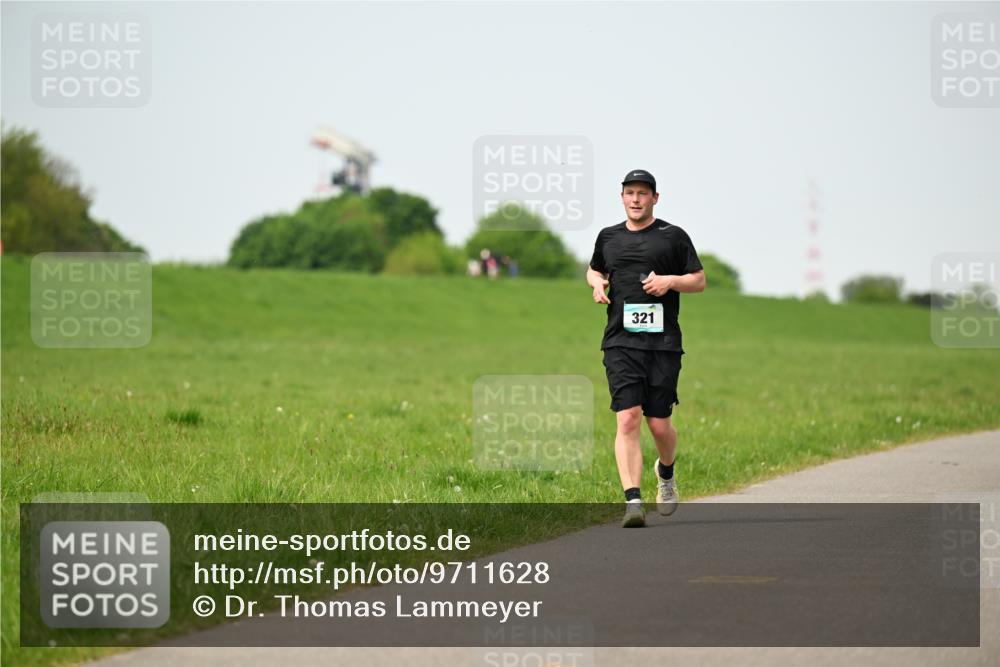 10.05.2026 - 8. Wedeler Halbmarathon Dr. Thomas Lammeyer http://msf.ph/oto/9711628 10.05.2026 12:06:46 Laufen 321 meine-sportfotos.de