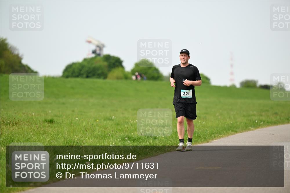 10.05.2026 - 8. Wedeler Halbmarathon Dr. Thomas Lammeyer http://msf.ph/oto/9711631 10.05.2026 12:06:46 Laufen 321 meine-sportfotos.de