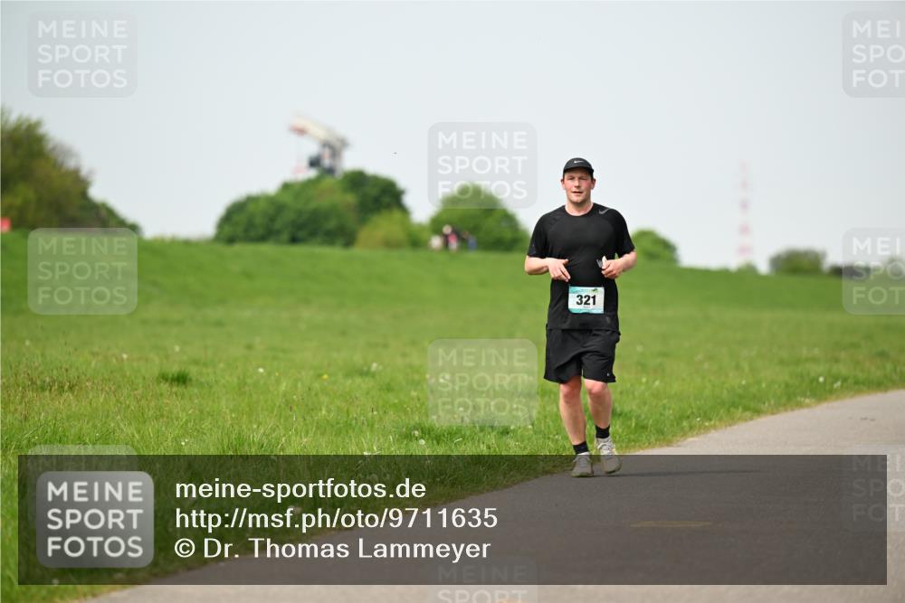 10.05.2026 - 8. Wedeler Halbmarathon Dr. Thomas Lammeyer http://msf.ph/oto/9711635 10.05.2026 12:06:46 Laufen 321 meine-sportfotos.de