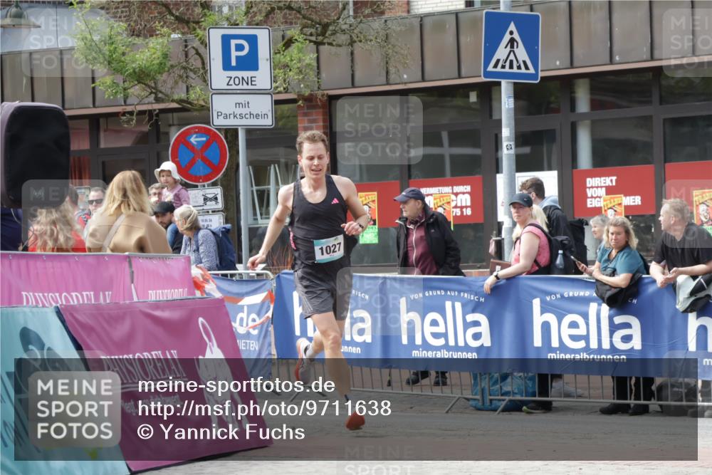 10.05.2026 - 8. Wedeler Halbmarathon Yannick Fuchs http://msf.ph/oto/9711638 10.05.2026 11:24:06 Ziel 991, 1027 meine-sportfotos.de