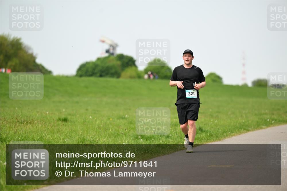 10.05.2026 - 8. Wedeler Halbmarathon Dr. Thomas Lammeyer http://msf.ph/oto/9711641 10.05.2026 12:06:47 Laufen 321 meine-sportfotos.de
