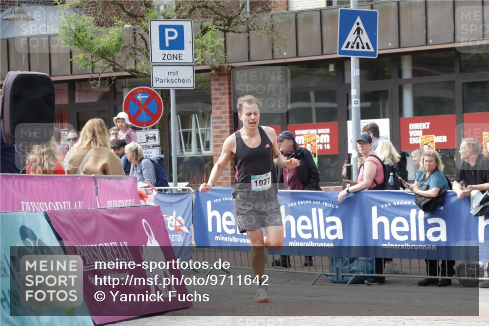 10.05.2026 - 8. Wedeler Halbmarathon Yannick Fuchs http://msf.ph/oto/9711642 10.05.2026 11:24:07 Ziel 991, 1027 meine-sportfotos.de