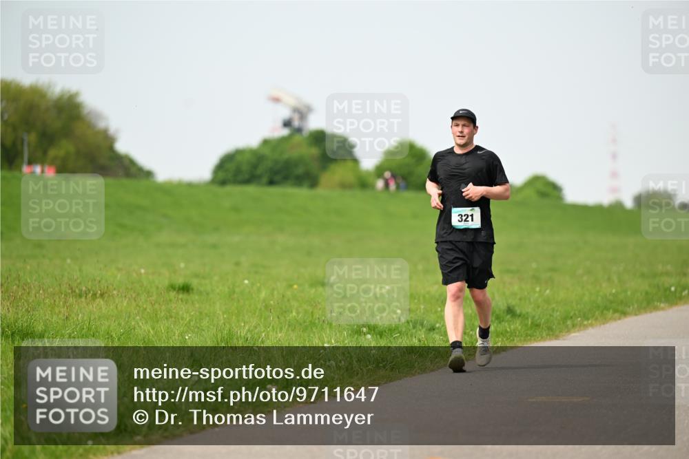 10.05.2026 - 8. Wedeler Halbmarathon Dr. Thomas Lammeyer http://msf.ph/oto/9711647 10.05.2026 12:06:47 Laufen 321 meine-sportfotos.de