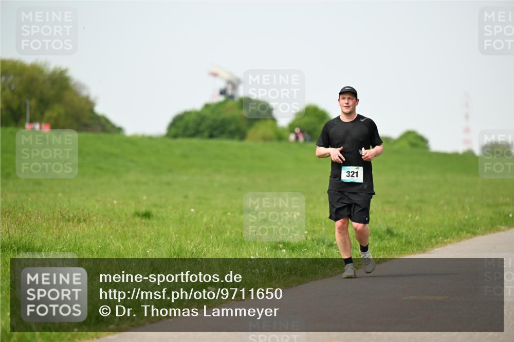 10.05.2026 - 8. Wedeler Halbmarathon Dr. Thomas Lammeyer http://msf.ph/oto/9711650 10.05.2026 12:06:47 Laufen 321 meine-sportfotos.de
