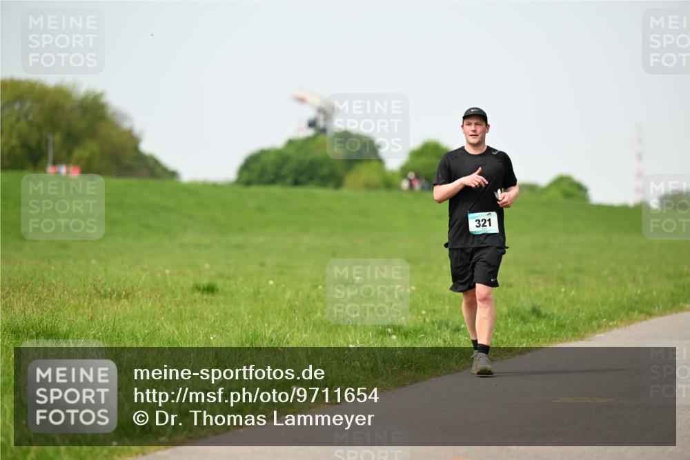 10.05.2026 - 8. Wedeler Halbmarathon Dr. Thomas Lammeyer http://msf.ph/oto/9711654 10.05.2026 12:06:47 Laufen 321 meine-sportfotos.de