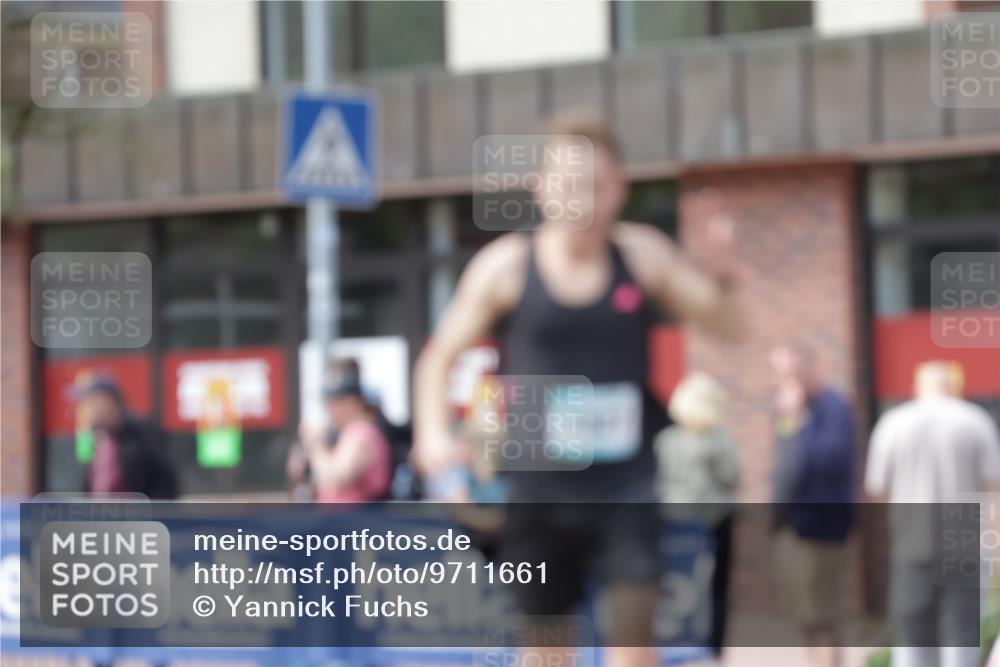 10.05.2026 - 8. Wedeler Halbmarathon Yannick Fuchs http://msf.ph/oto/9711661 10.05.2026 11:24:08 Ziel 991, 1027 meine-sportfotos.de