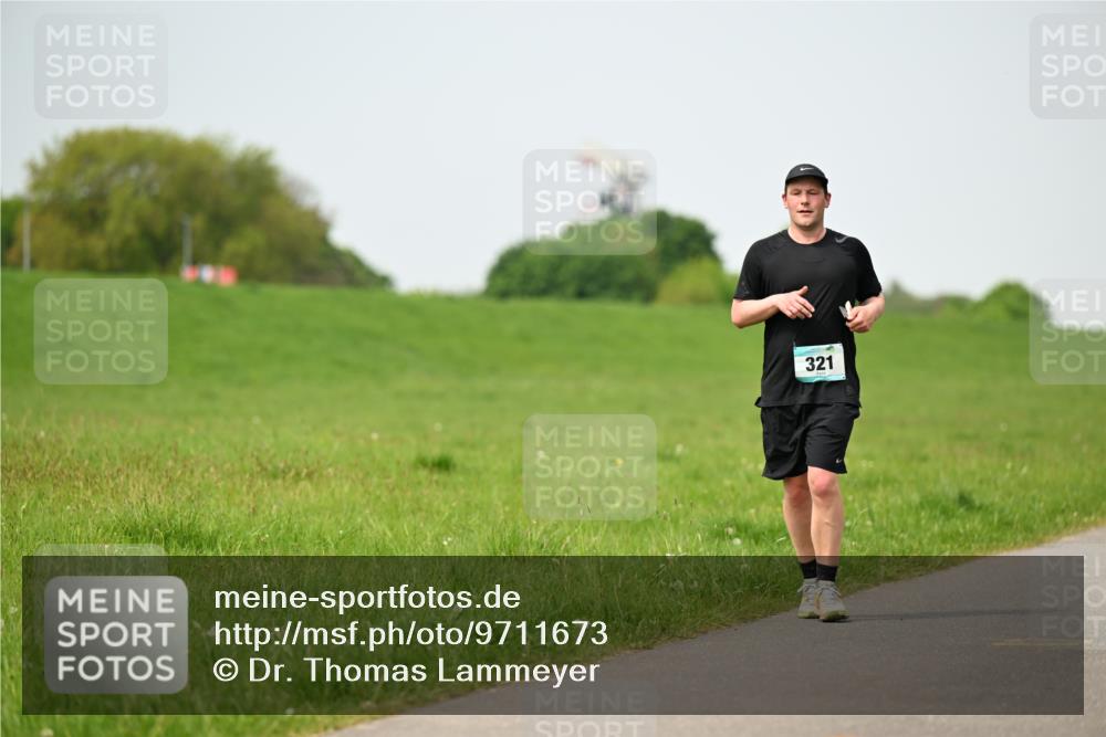 10.05.2026 - 8. Wedeler Halbmarathon Dr. Thomas Lammeyer http://msf.ph/oto/9711673 10.05.2026 12:06:48 Laufen 321 meine-sportfotos.de