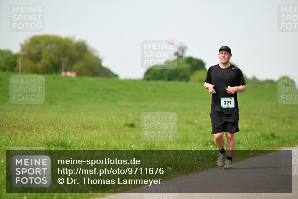 10.05.2026 - 8. Wedeler Halbmarathon Dr. Thomas Lammeyer http://msf.ph/oto/9711676 10.05.2026 12:06:48 Laufen 321 meine-sportfotos.de