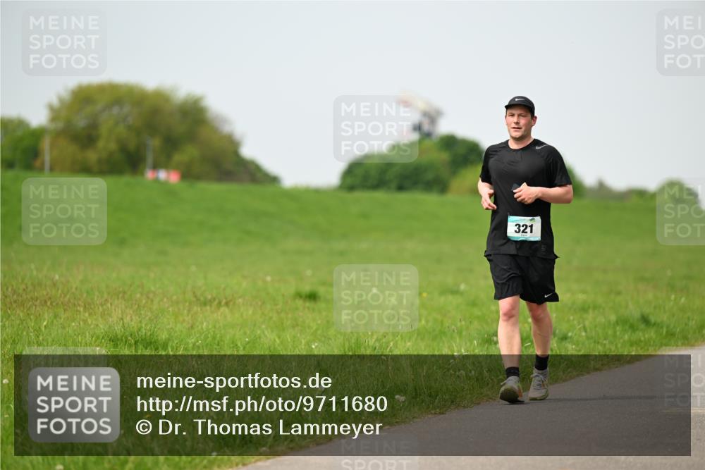 10.05.2026 - 8. Wedeler Halbmarathon Dr. Thomas Lammeyer http://msf.ph/oto/9711680 10.05.2026 12:06:48 Laufen 321 meine-sportfotos.de
