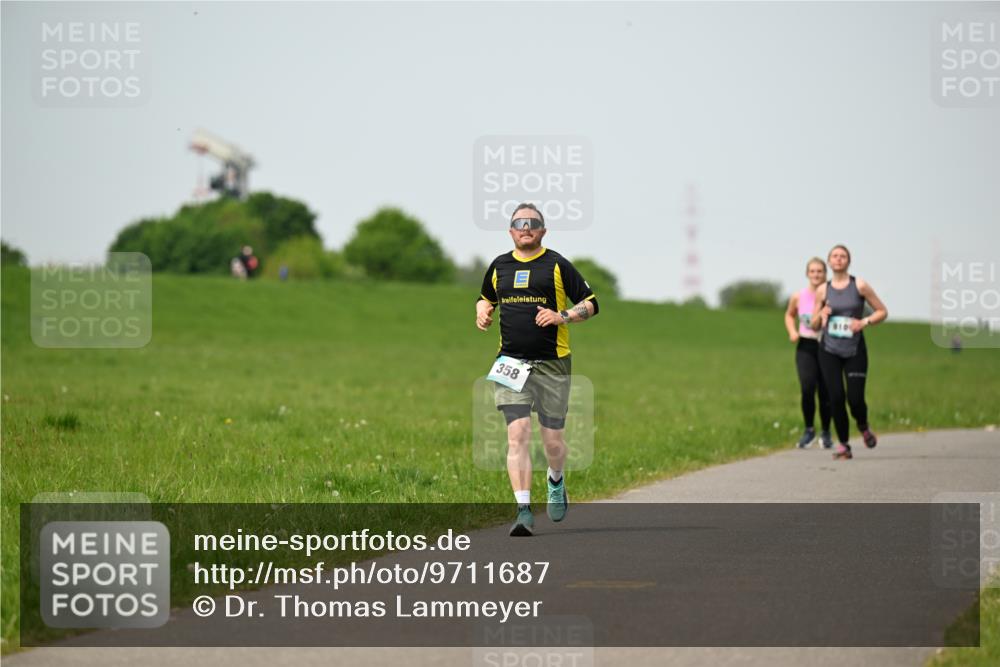 10.05.2026 - 8. Wedeler Halbmarathon Dr. Thomas Lammeyer http://msf.ph/oto/9711687 10.05.2026 12:07:15 Laufen 358 meine-sportfotos.de