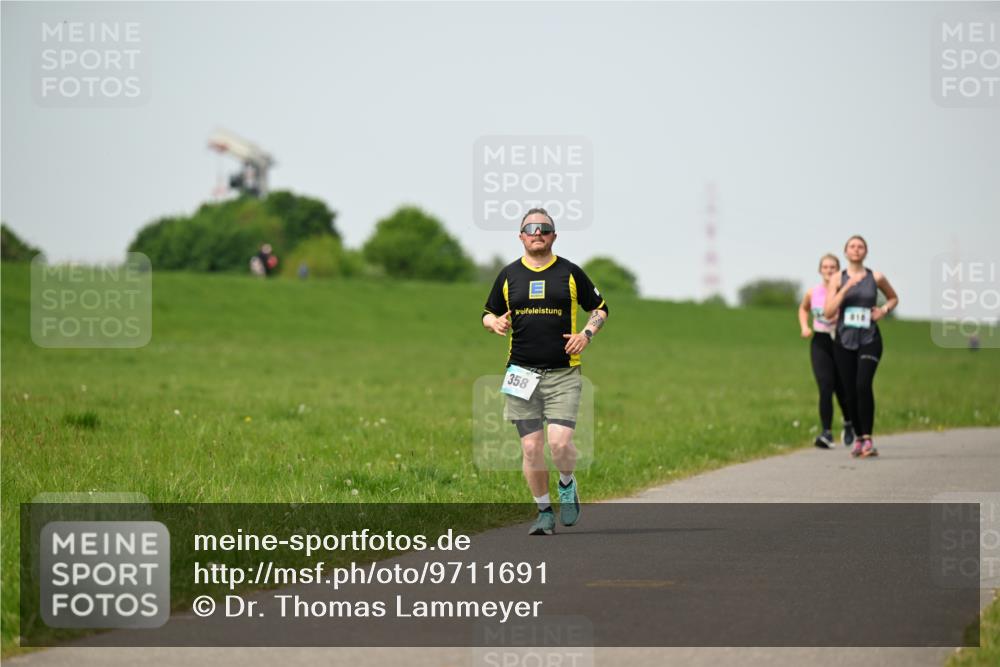 10.05.2026 - 8. Wedeler Halbmarathon Dr. Thomas Lammeyer http://msf.ph/oto/9711691 10.05.2026 12:07:15 Laufen 358 meine-sportfotos.de