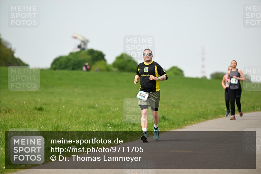 10.05.2026 - 8. Wedeler Halbmarathon Dr. Thomas Lammeyer http://msf.ph/oto/9711705 10.05.2026 12:07:16 Laufen 358 meine-sportfotos.de