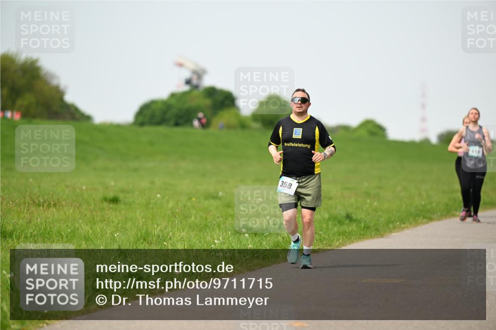 10.05.2026 - 8. Wedeler Halbmarathon Dr. Thomas Lammeyer http://msf.ph/oto/9711715 10.05.2026 12:07:16 Laufen 010, 358 meine-sportfotos.de