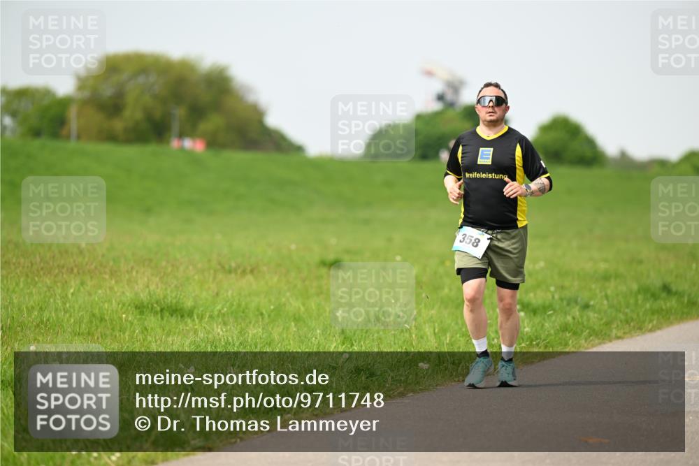 10.05.2026 - 8. Wedeler Halbmarathon Dr. Thomas Lammeyer http://msf.ph/oto/9711748 10.05.2026 12:07:18 Laufen 358 meine-sportfotos.de