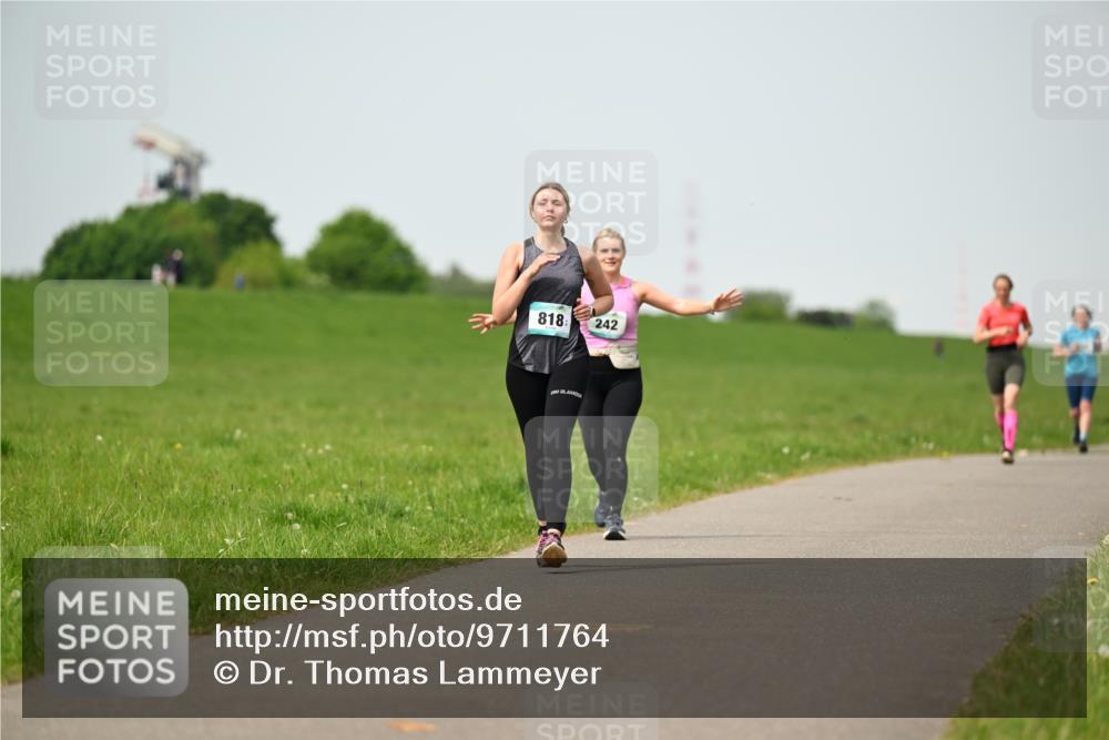 10.05.2026 - 8. Wedeler Halbmarathon Dr. Thomas Lammeyer http://msf.ph/oto/9711764 10.05.2026 12:07:21 Laufen 818, 242 meine-sportfotos.de