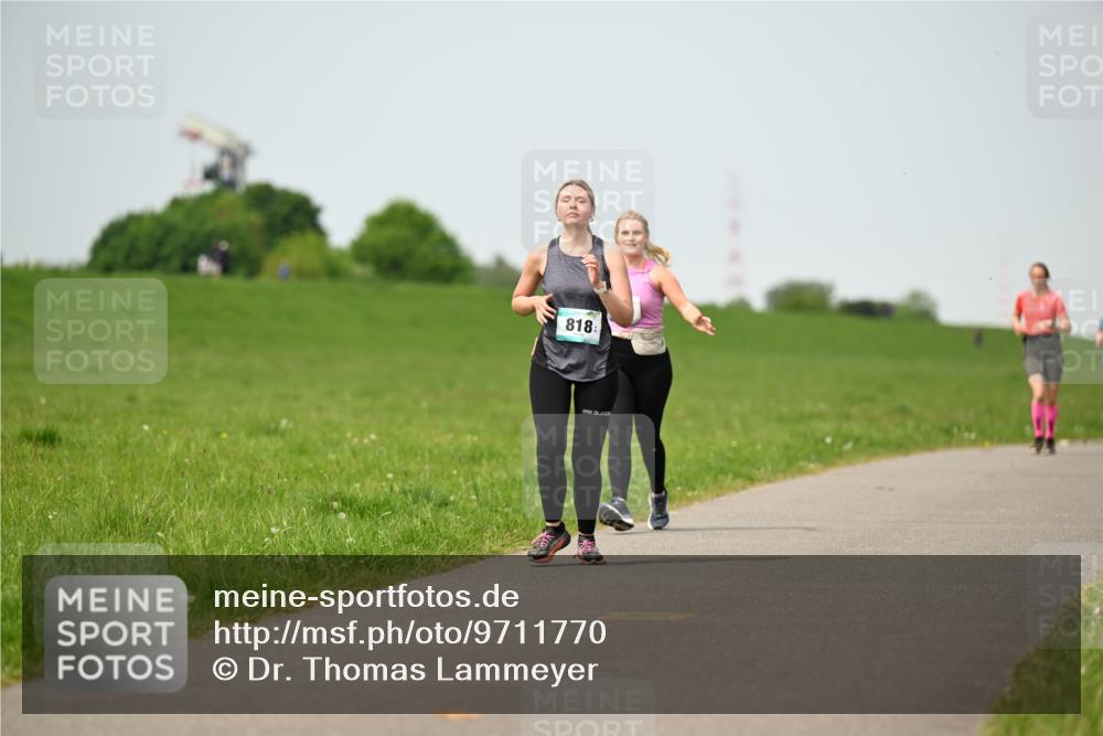 10.05.2026 - 8. Wedeler Halbmarathon Dr. Thomas Lammeyer http://msf.ph/oto/9711770 10.05.2026 12:07:21 Laufen 818 meine-sportfotos.de