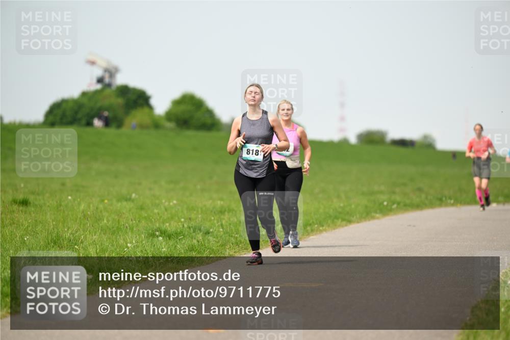 10.05.2026 - 8. Wedeler Halbmarathon Dr. Thomas Lammeyer http://msf.ph/oto/9711775 10.05.2026 12:07:22 Laufen 818 meine-sportfotos.de