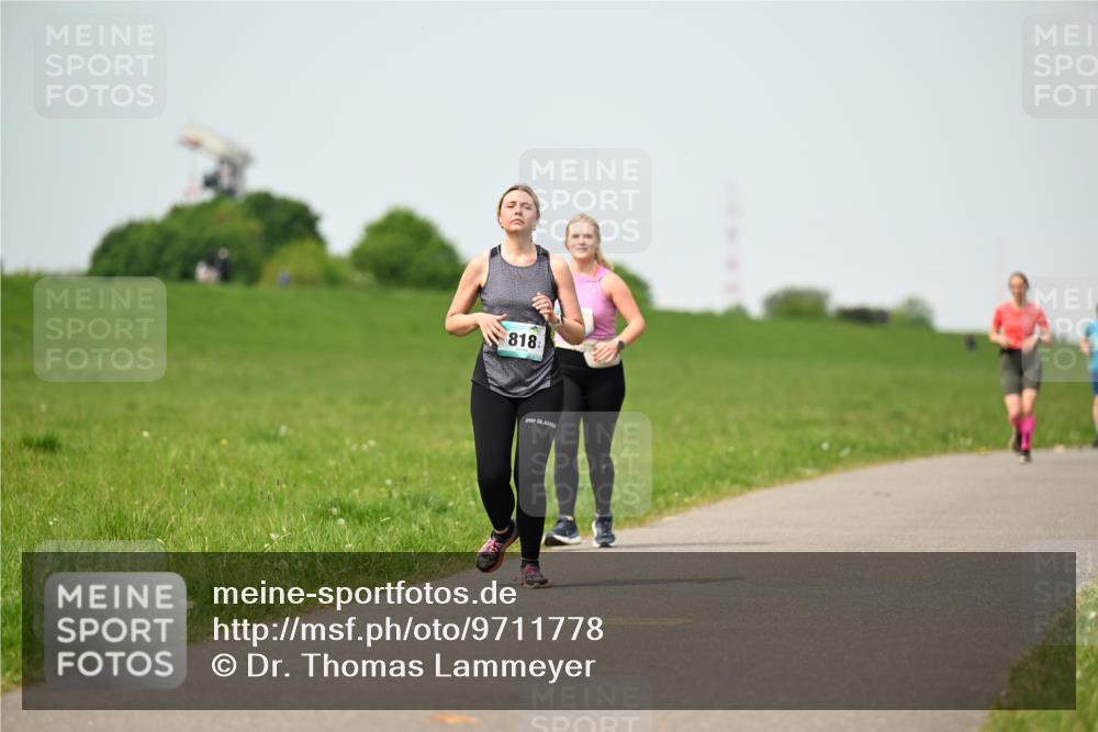 10.05.2026 - 8. Wedeler Halbmarathon Dr. Thomas Lammeyer http://msf.ph/oto/9711778 10.05.2026 12:07:22 Laufen 818 meine-sportfotos.de