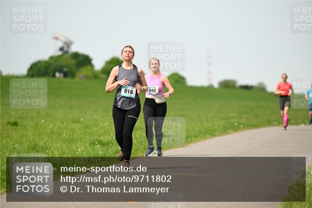 10.05.2026 - 8. Wedeler Halbmarathon Dr. Thomas Lammeyer http://msf.ph/oto/9711802 10.05.2026 12:07:23 Laufen 818, 242 meine-sportfotos.de