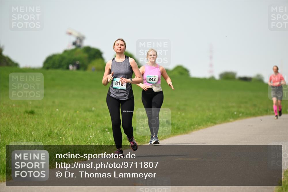10.05.2026 - 8. Wedeler Halbmarathon Dr. Thomas Lammeyer http://msf.ph/oto/9711807 10.05.2026 12:07:23 Laufen 813, 242 meine-sportfotos.de