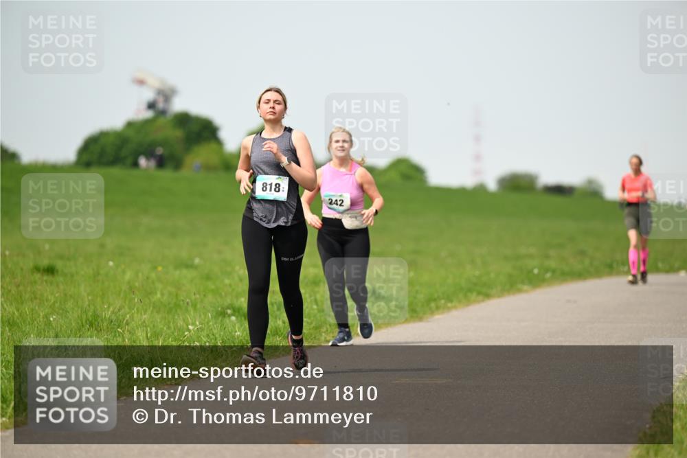 10.05.2026 - 8. Wedeler Halbmarathon Dr. Thomas Lammeyer http://msf.ph/oto/9711810 10.05.2026 12:07:23 Laufen 818, 242 meine-sportfotos.de