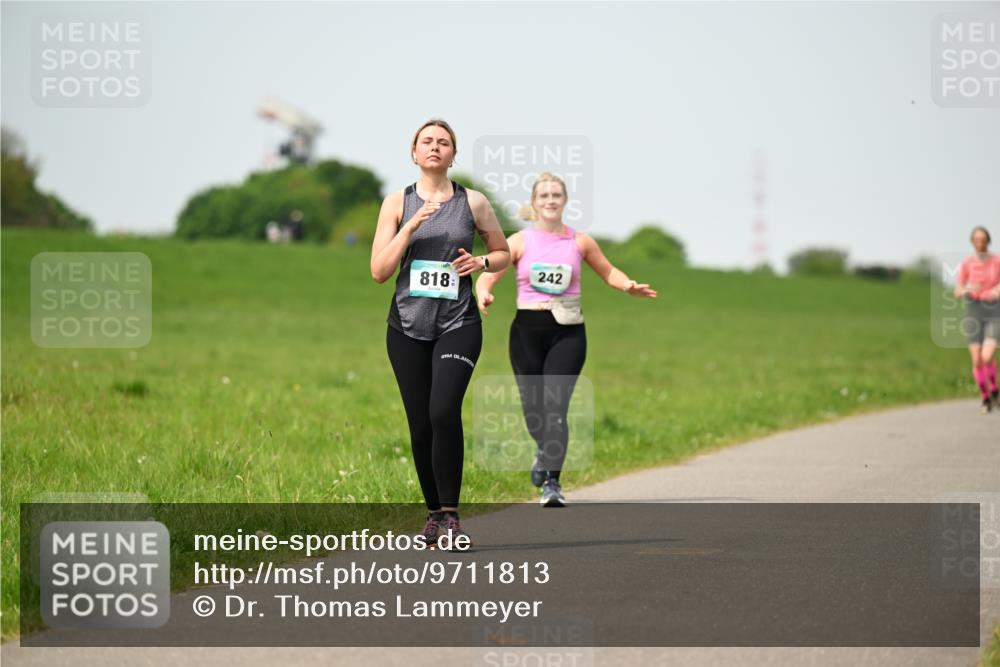 10.05.2026 - 8. Wedeler Halbmarathon Dr. Thomas Lammeyer http://msf.ph/oto/9711813 10.05.2026 12:07:23 Laufen 818, 242 meine-sportfotos.de