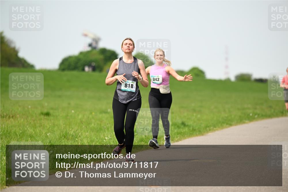 10.05.2026 - 8. Wedeler Halbmarathon Dr. Thomas Lammeyer http://msf.ph/oto/9711817 10.05.2026 12:07:23 Laufen 818, 242 meine-sportfotos.de