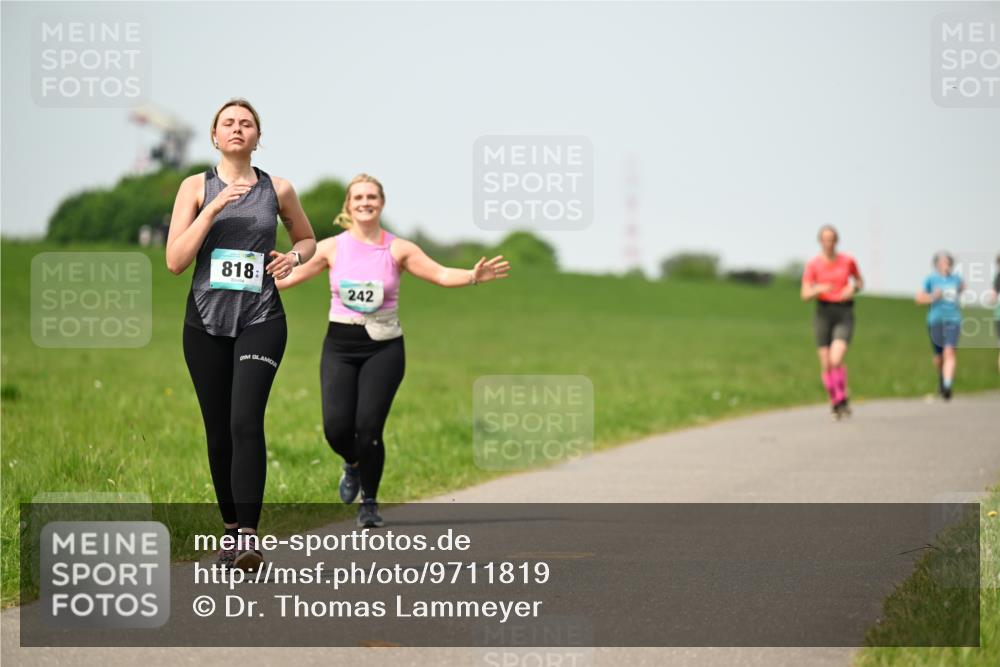 10.05.2026 - 8. Wedeler Halbmarathon Dr. Thomas Lammeyer http://msf.ph/oto/9711819 10.05.2026 12:07:24 Laufen 818, 242 meine-sportfotos.de