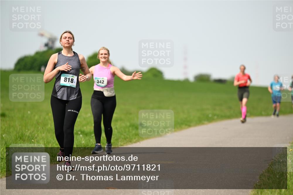 10.05.2026 - 8. Wedeler Halbmarathon Dr. Thomas Lammeyer http://msf.ph/oto/9711821 10.05.2026 12:07:24 Laufen 818, 242 meine-sportfotos.de
