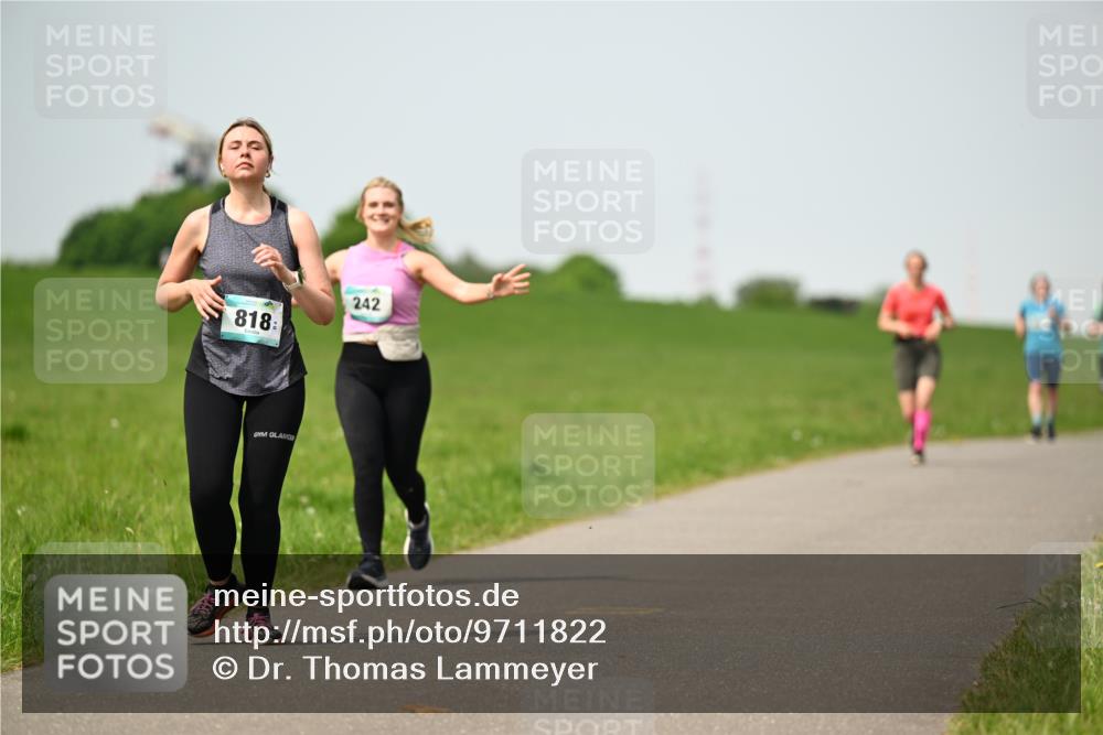 10.05.2026 - 8. Wedeler Halbmarathon Dr. Thomas Lammeyer http://msf.ph/oto/9711822 10.05.2026 12:07:24 Laufen 818, 242 meine-sportfotos.de