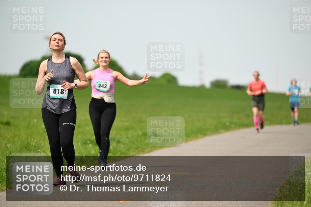 10.05.2026 - 8. Wedeler Halbmarathon Dr. Thomas Lammeyer http://msf.ph/oto/9711824 10.05.2026 12:07:25 Laufen 818, 242 meine-sportfotos.de