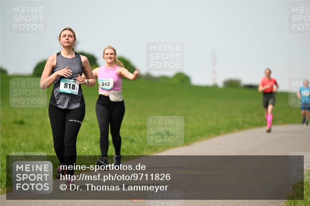 10.05.2026 - 8. Wedeler Halbmarathon Dr. Thomas Lammeyer http://msf.ph/oto/9711826 10.05.2026 12:07:25 Laufen 818, 242 meine-sportfotos.de