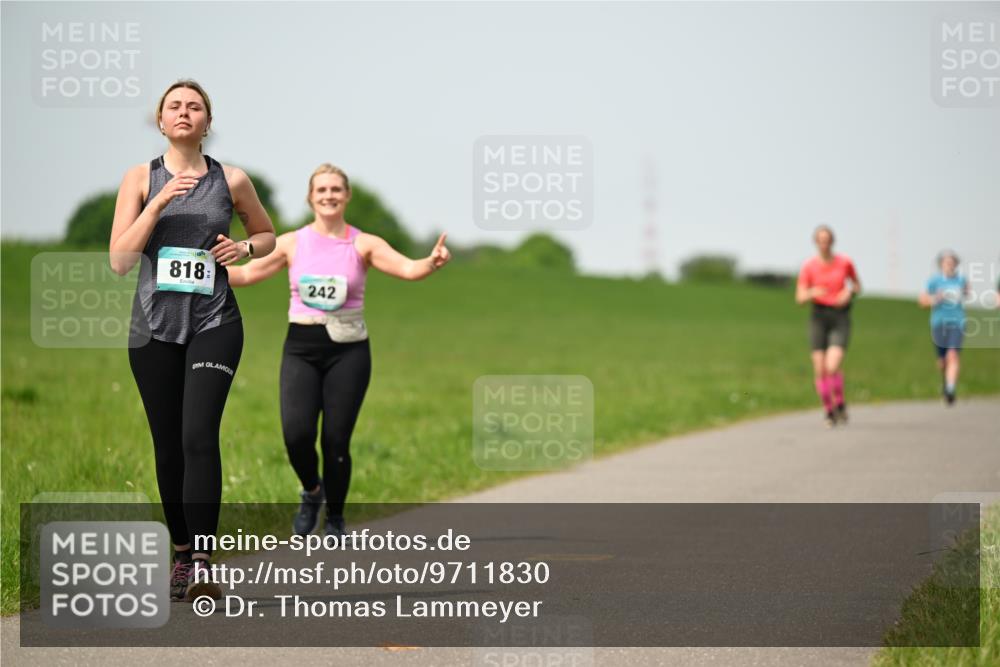 10.05.2026 - 8. Wedeler Halbmarathon Dr. Thomas Lammeyer http://msf.ph/oto/9711830 10.05.2026 12:07:25 Laufen 818, 242 meine-sportfotos.de