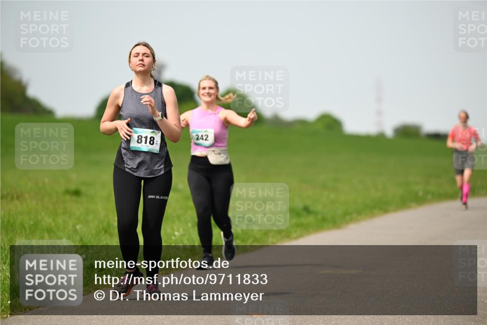 10.05.2026 - 8. Wedeler Halbmarathon Dr. Thomas Lammeyer http://msf.ph/oto/9711833 10.05.2026 12:07:25 Laufen 818, 242 meine-sportfotos.de