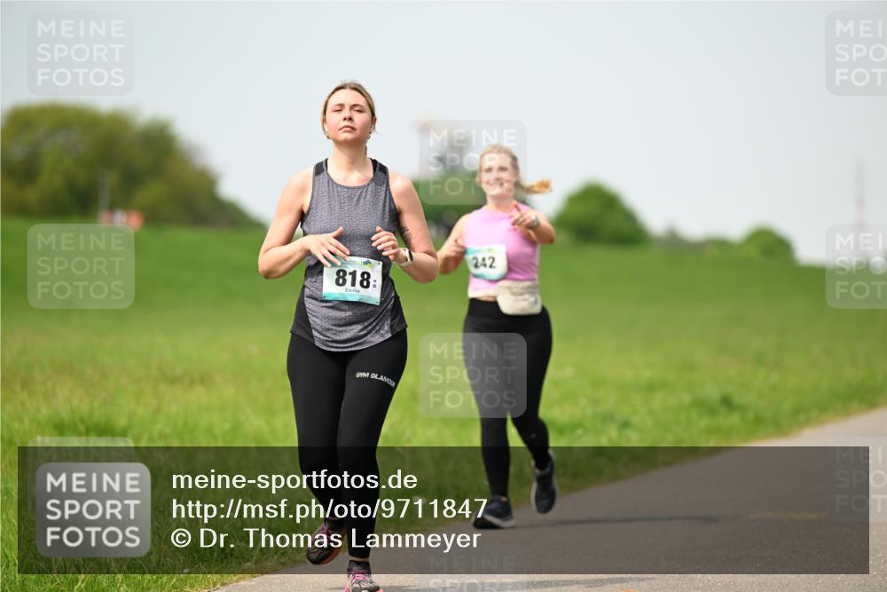 10.05.2026 - 8. Wedeler Halbmarathon Dr. Thomas Lammeyer http://msf.ph/oto/9711847 10.05.2026 12:07:26 Laufen 818, 242 meine-sportfotos.de