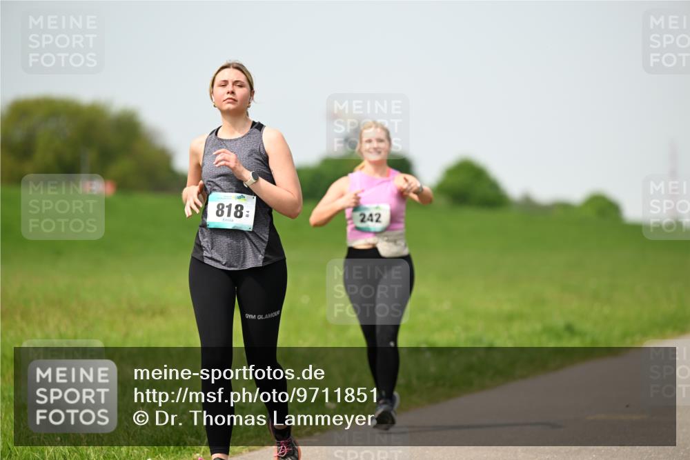 10.05.2026 - 8. Wedeler Halbmarathon Dr. Thomas Lammeyer http://msf.ph/oto/9711851 10.05.2026 12:07:26 Laufen 818, 242 meine-sportfotos.de