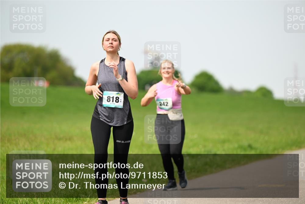 10.05.2026 - 8. Wedeler Halbmarathon Dr. Thomas Lammeyer http://msf.ph/oto/9711853 10.05.2026 12:07:26 Laufen 818, 242 meine-sportfotos.de