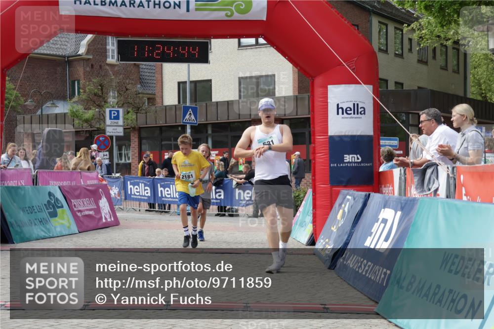 10.05.2026 - 8. Wedeler Halbmarathon Yannick Fuchs http://msf.ph/oto/9711859 10.05.2026 11:24:42 Ziel 99, 521, 808, 2181 meine-sportfotos.de