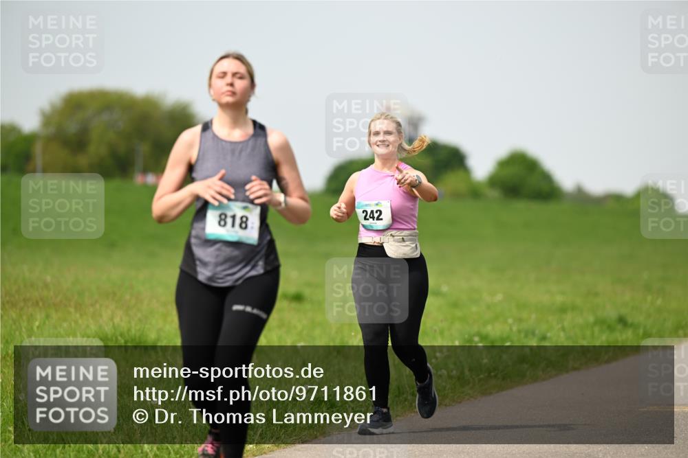 10.05.2026 - 8. Wedeler Halbmarathon Dr. Thomas Lammeyer http://msf.ph/oto/9711861 10.05.2026 12:07:26 Laufen 242, 818 meine-sportfotos.de