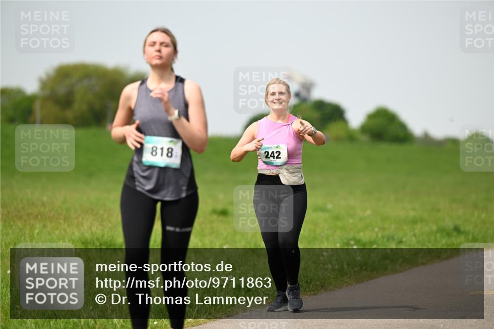 10.05.2026 - 8. Wedeler Halbmarathon Dr. Thomas Lammeyer http://msf.ph/oto/9711863 10.05.2026 12:07:27 Laufen 818, 242 meine-sportfotos.de