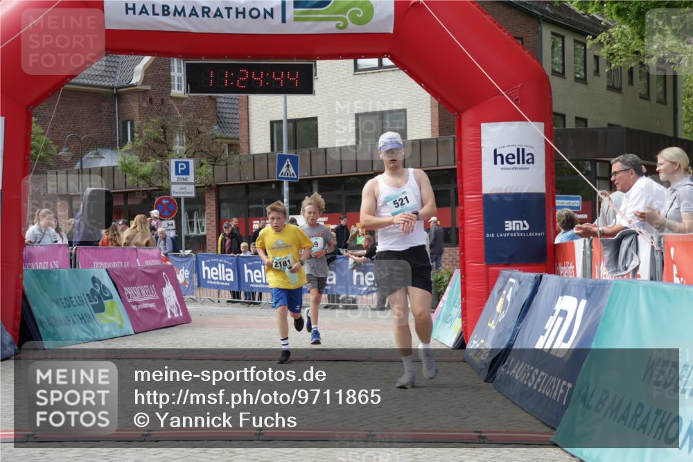 10.05.2026 - 8. Wedeler Halbmarathon Yannick Fuchs http://msf.ph/oto/9711865 10.05.2026 11:24:42 Ziel 99, 521, 808, 2181 meine-sportfotos.de