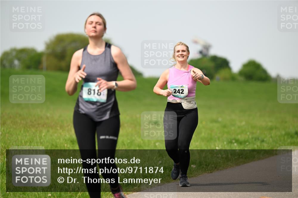10.05.2026 - 8. Wedeler Halbmarathon Dr. Thomas Lammeyer http://msf.ph/oto/9711874 10.05.2026 12:07:27 Laufen 818, 242 meine-sportfotos.de