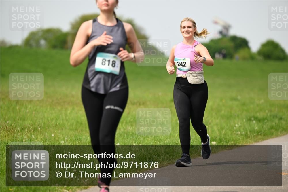 10.05.2026 - 8. Wedeler Halbmarathon Dr. Thomas Lammeyer http://msf.ph/oto/9711876 10.05.2026 12:07:27 Laufen 242, 818 meine-sportfotos.de