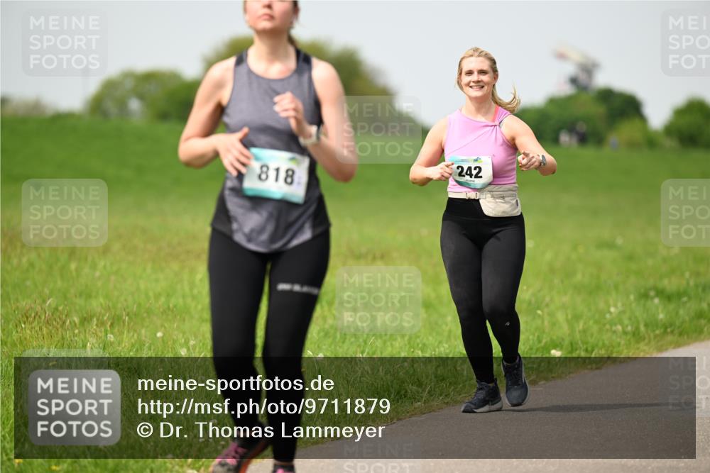 10.05.2026 - 8. Wedeler Halbmarathon Dr. Thomas Lammeyer http://msf.ph/oto/9711879 10.05.2026 12:07:27 Laufen 242, 818 meine-sportfotos.de